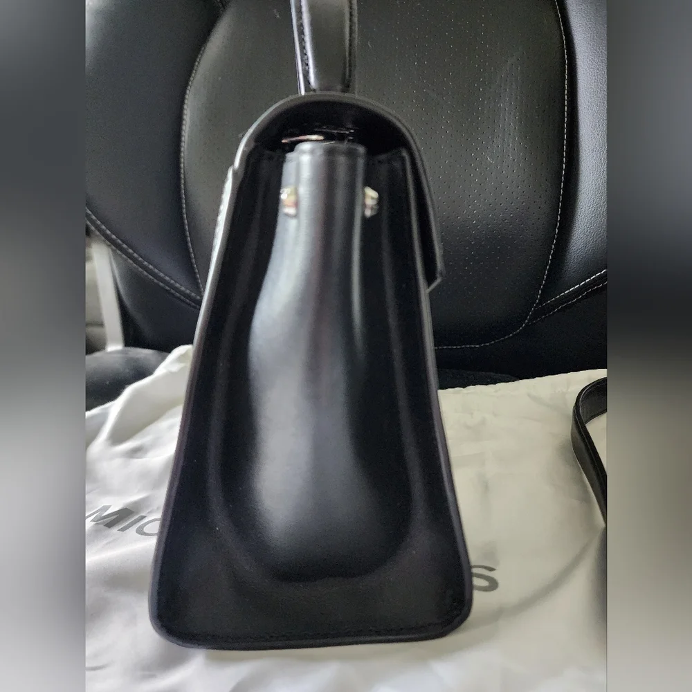 EUC Michael‎ Kors Black satchel with dust cover